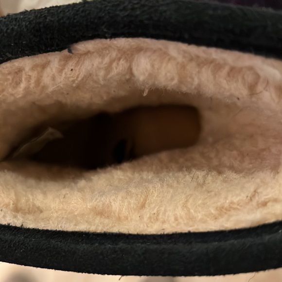 BEARPAW Women's Colby Sheepskin Suede Water Repelling with NeverWet Boot - Picture 2 of 7